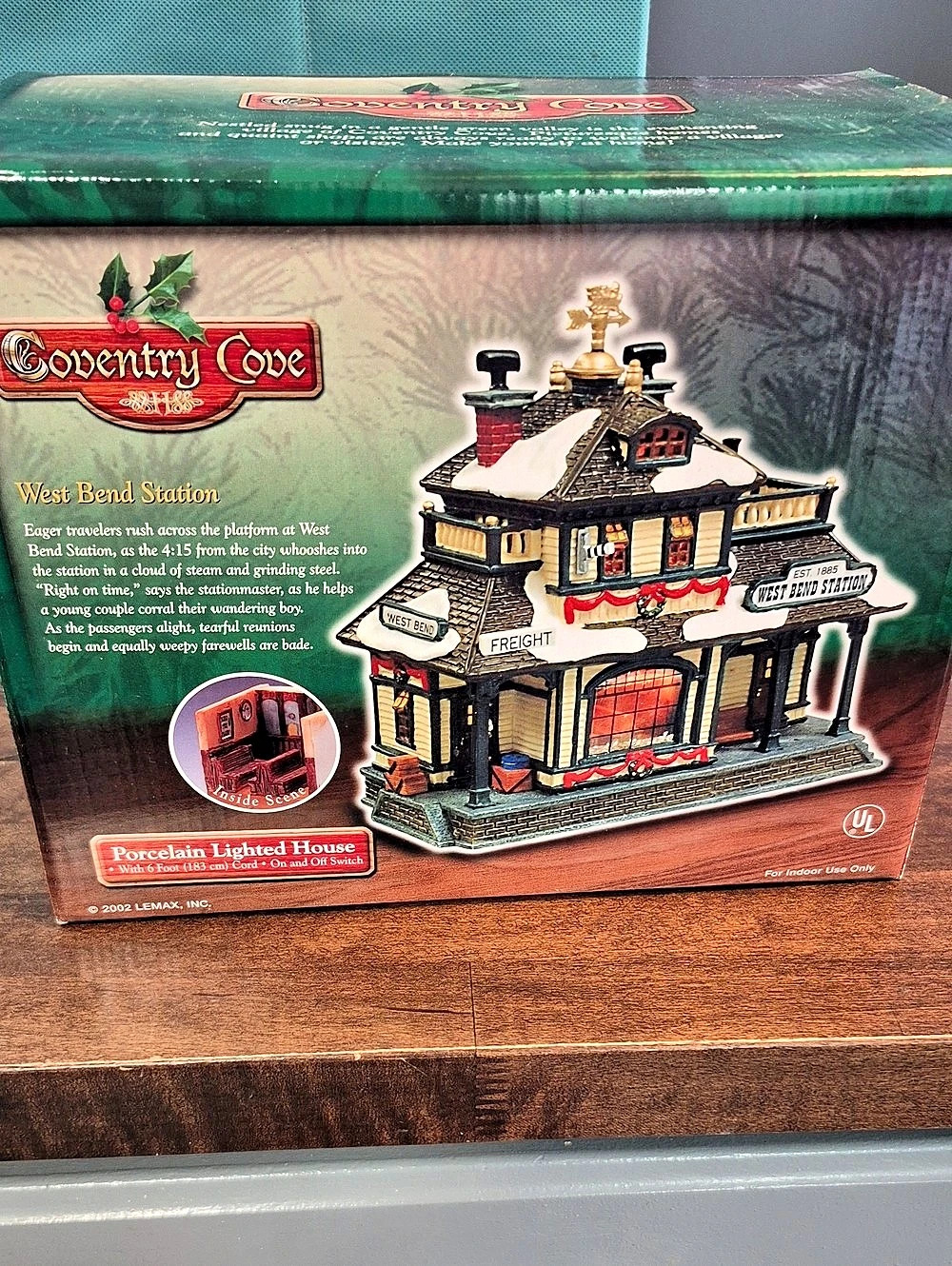 Department 56 Coventry Cove West Bend Station Porcelain Lighted House Holiday